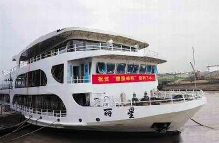 钱塘江最大邮轮丽星号试航